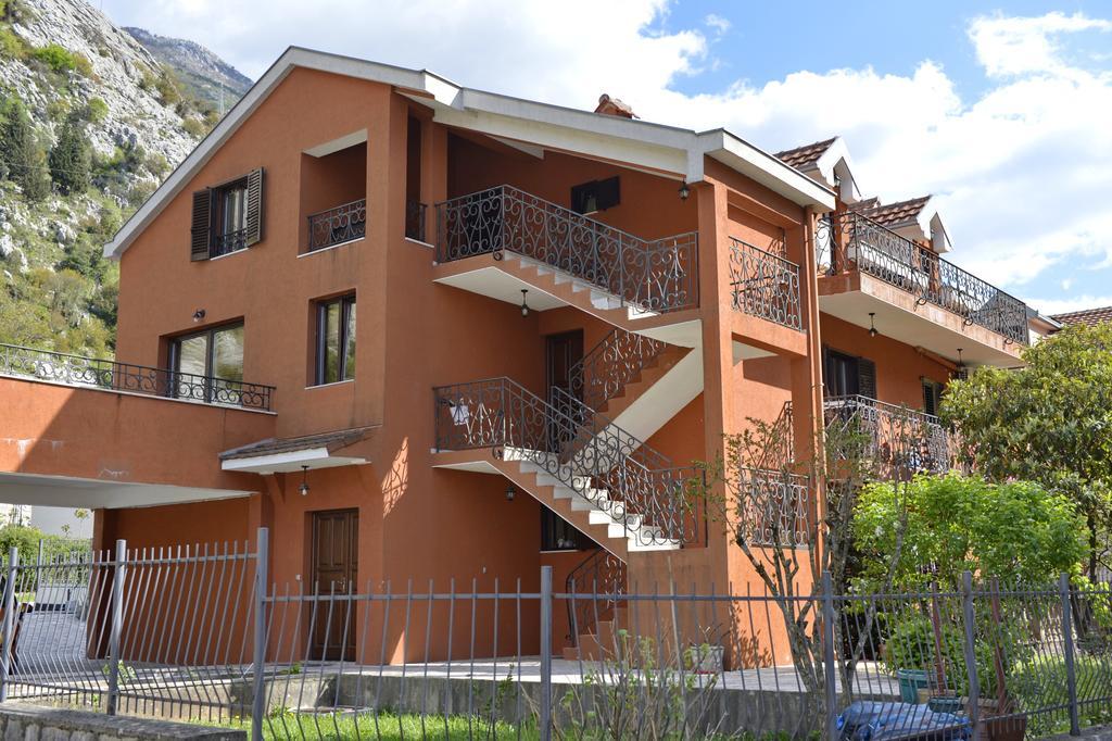 Apartment Damjan Kotor Exteriör bild